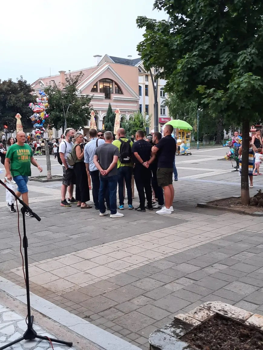 Deveti protest u Šapcu obeležio manji incident