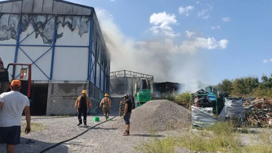 Veliki požar u Volujcu preti da zahvati obližnju benzinsku pumpu