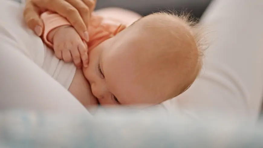 Dojenje blagotvorno utiče i na bebu i na majku